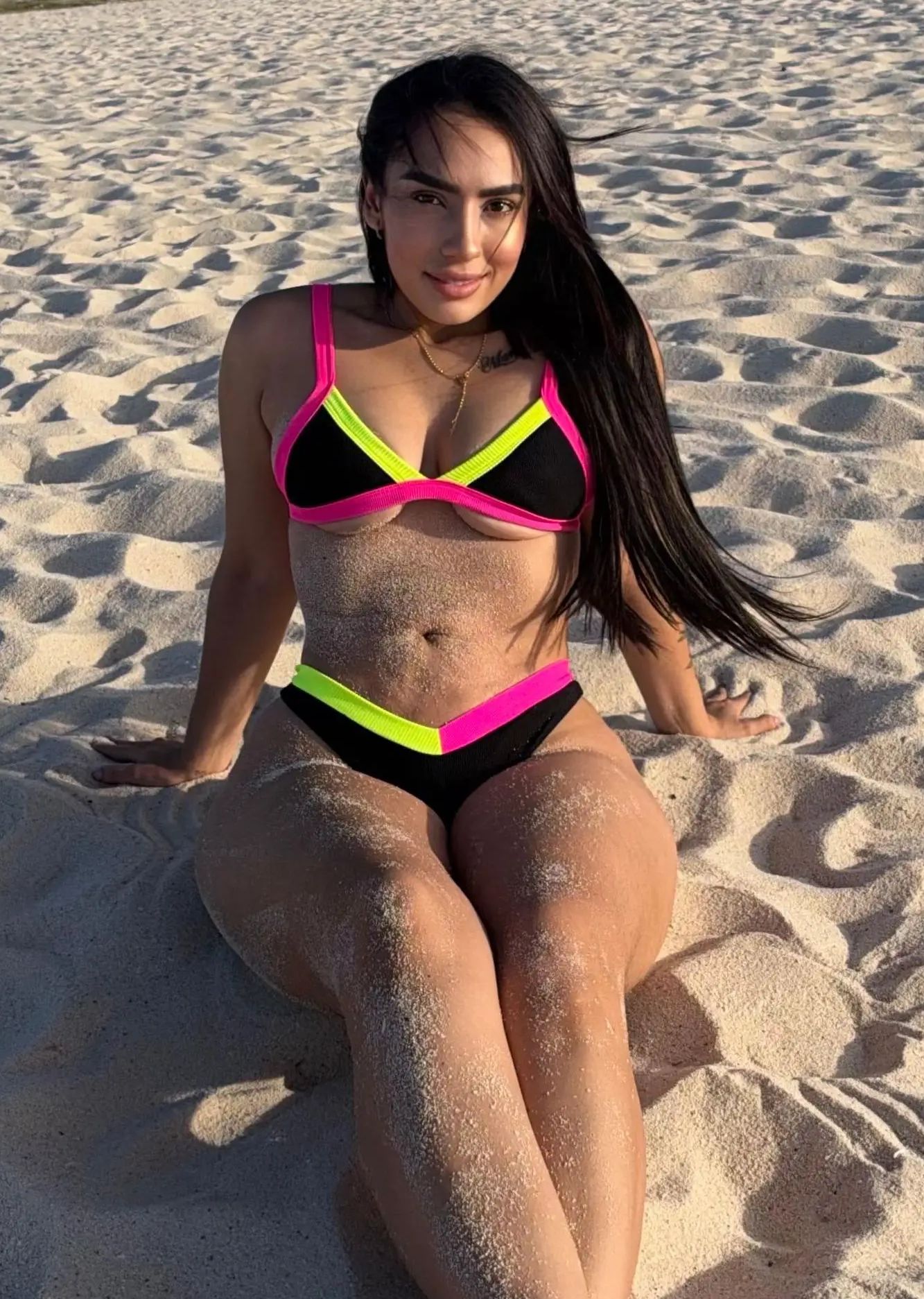 Melina-Escort-Pleasure-in-Aruba-Model